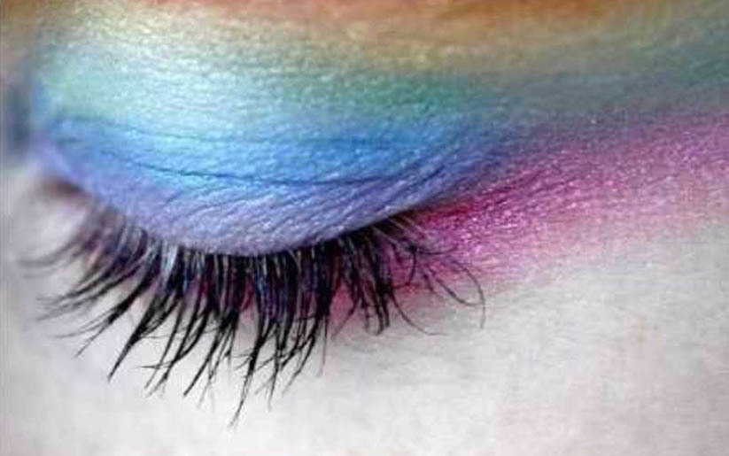 fard à paupières de la couleur des yeux